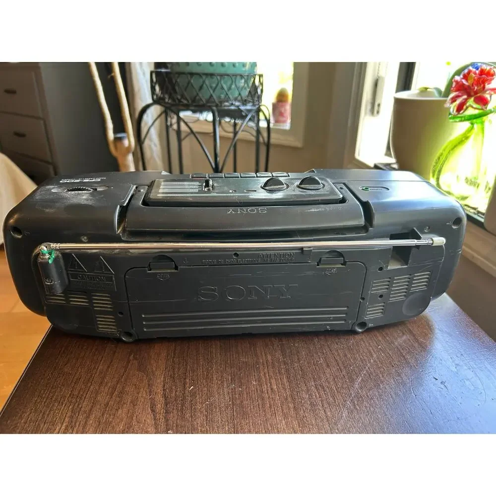 VTG Sony CFS-200 Stereo FM/AM Radio Cassette Recorder Compact Boombox Working